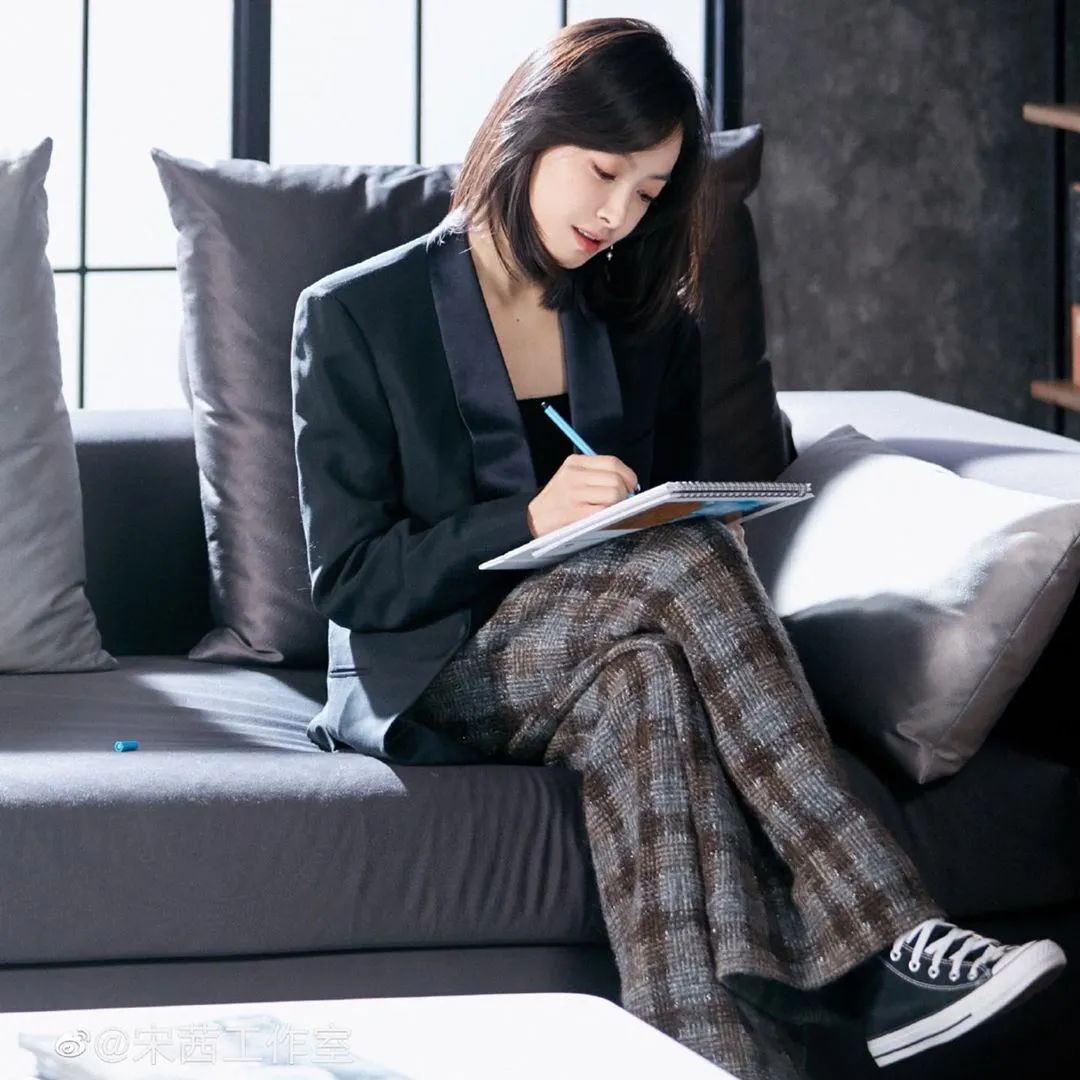 恢复通勤后，报复性连穿一个月西装