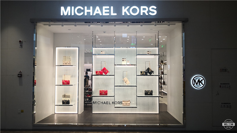 「翔哥帮忙」闹心！花3000元在兰州中心买MK女包，才用了10天就掉色脱皮