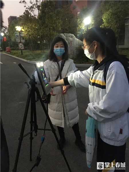 昆明开学首日：学校“各显神通”，学习防疫两不误