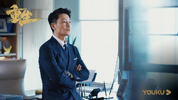 行政主厨、律所合伙人、仿制药代购者，三个月四部剧！“老男孩”李宗翰“霸屏”了