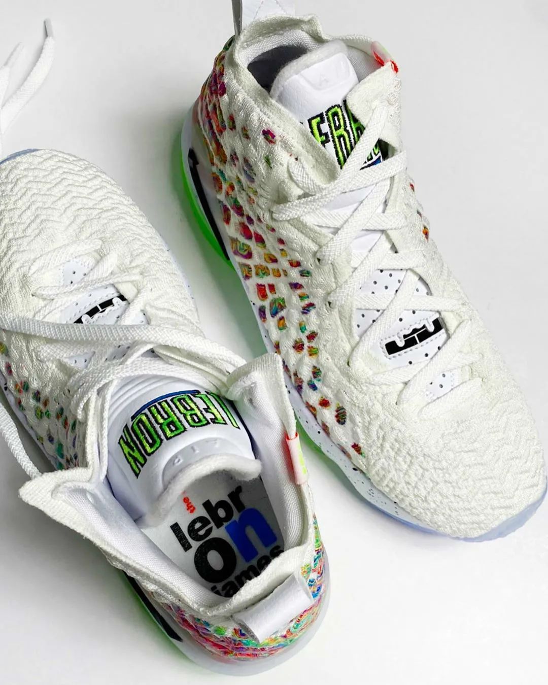 勒布朗最强战靴,勒布朗帅气的照片