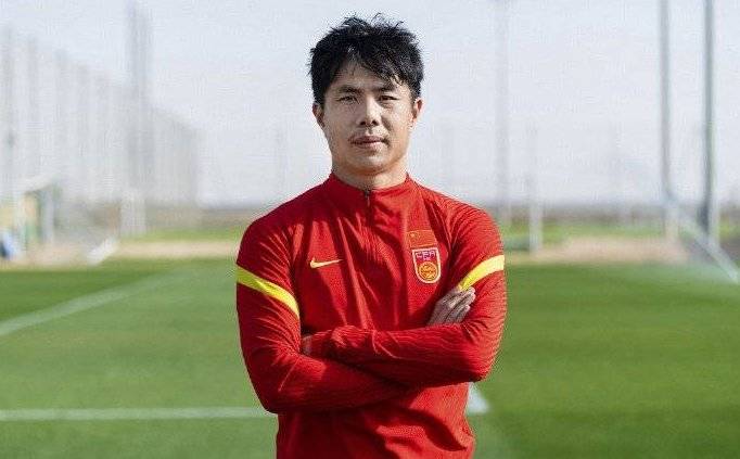 最新国足定妆照出炉，蒿俊闵领衔的鲁能三将帅气上镜