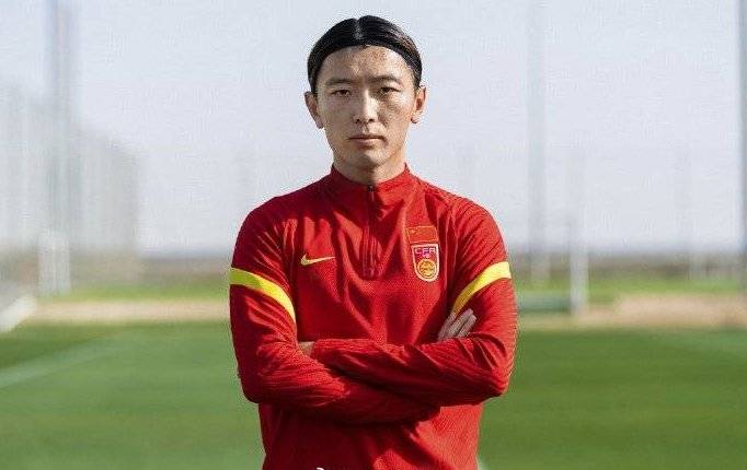 最新国足定妆照出炉，蒿俊闵领衔的鲁能三将帅气上镜