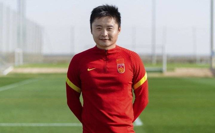 最新国足定妆照出炉，蒿俊闵领衔的鲁能三将帅气上镜