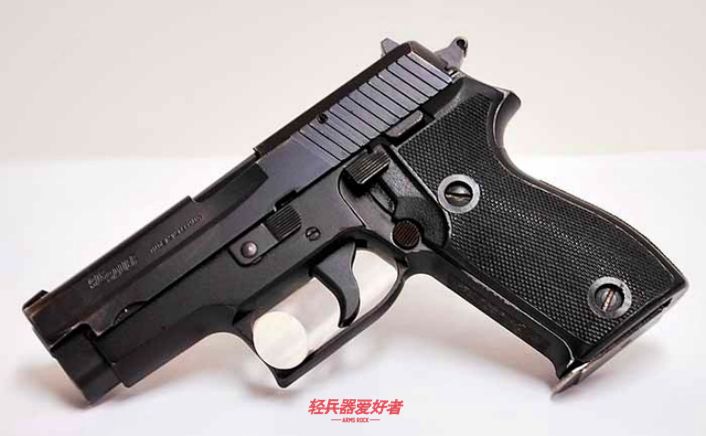 德国战术电影看过吗？《孤胆保镖》硬汉大叔和少女的枪械盛宴「电影*器武**解析」