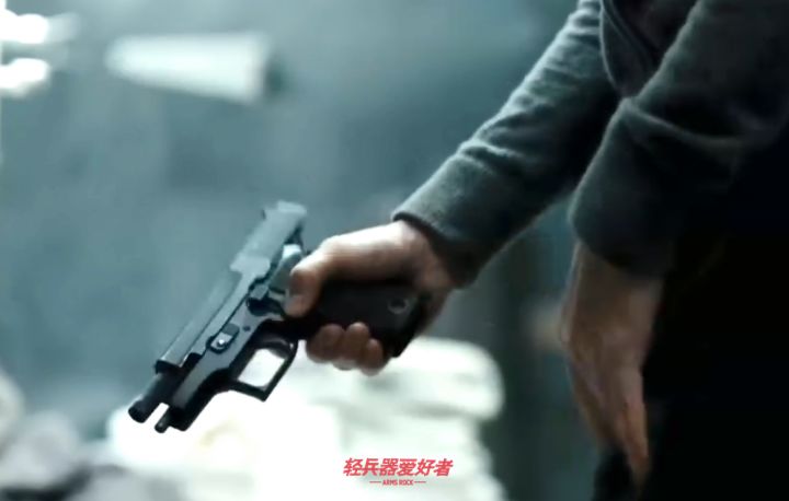 德国战术电影看过吗？《孤胆保镖》硬汉大叔和少女的枪械盛宴「电影*器武**解析」