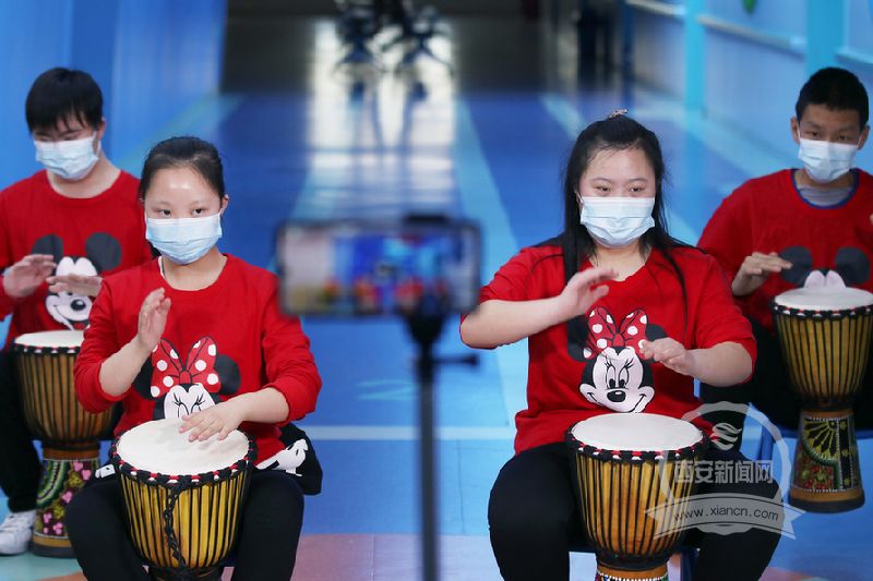 听我说谢谢你明星唱的,听我说谢谢你明星舞蹈视频完整版