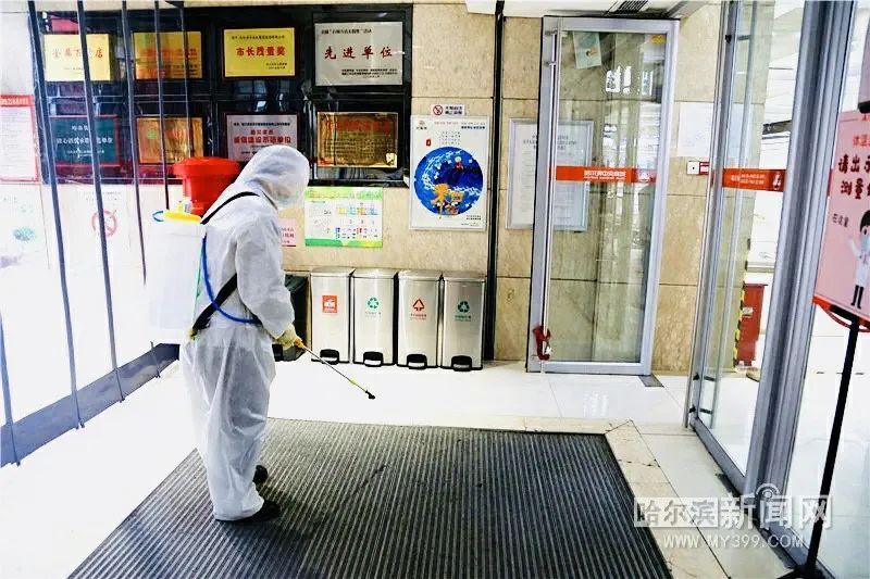 哈市大型商场复工+防疫“标配”外还做了不少“加分项”丨消杀再消杀，错时、区隔通道，“测温神器”减少顾客等待……