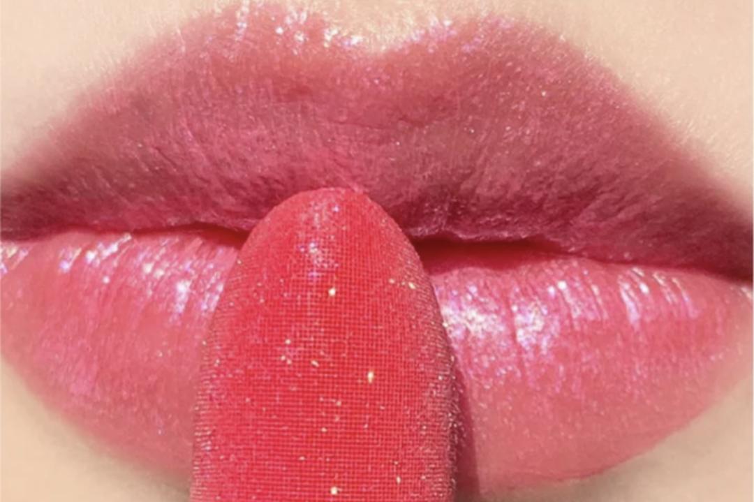 2018年王一博粉红色眼影,王一博雾蓝发同款