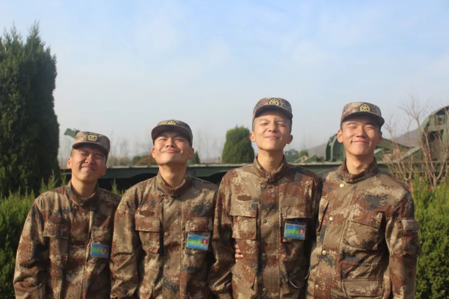 前线夜读|新兵连的迷彩记忆