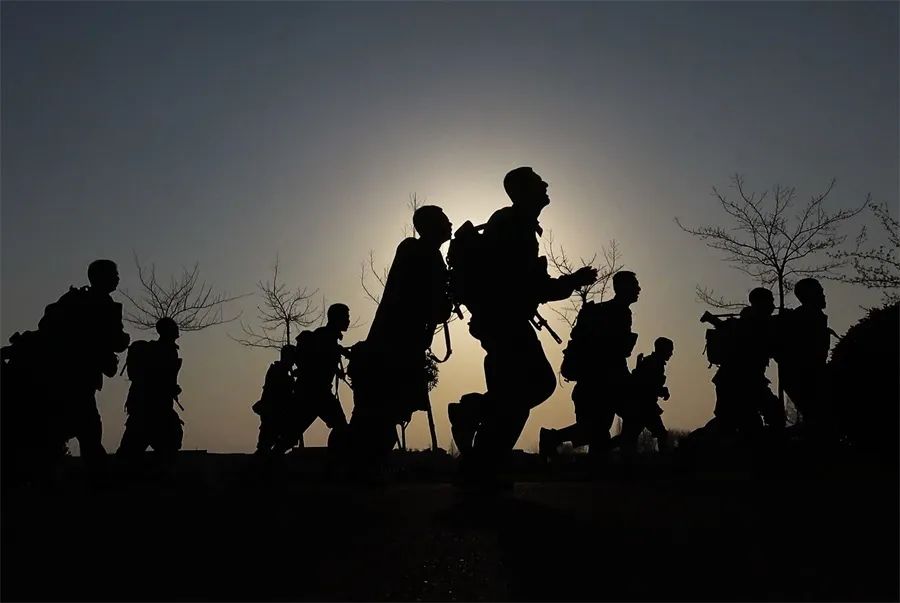 前线夜读|新兵连的迷彩记忆