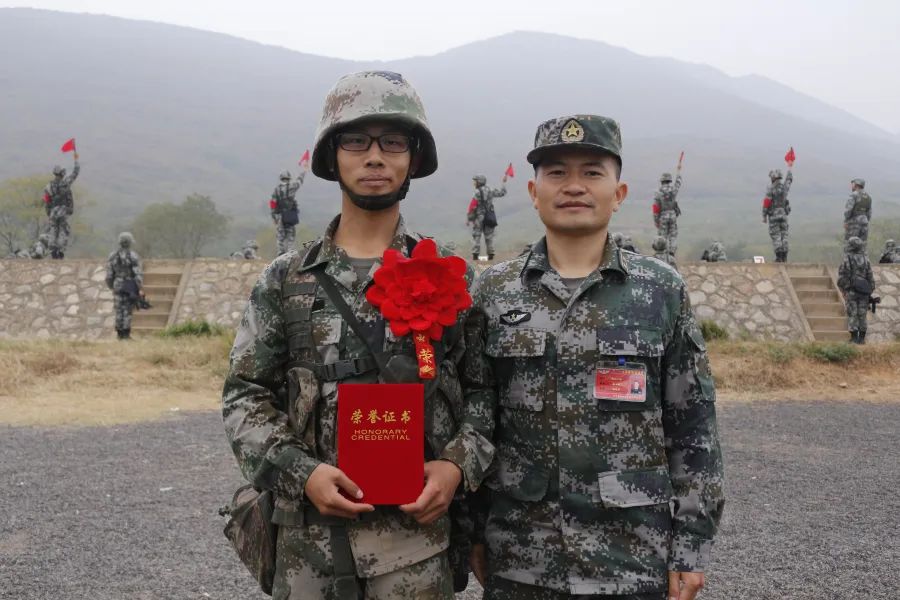前线夜读|新兵连的迷彩记忆