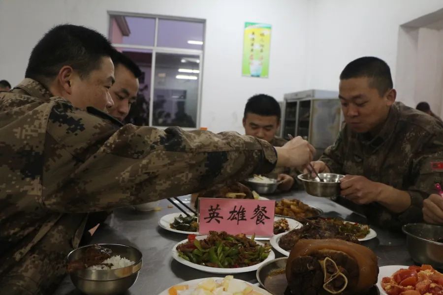 前线夜读|新兵连的迷彩记忆