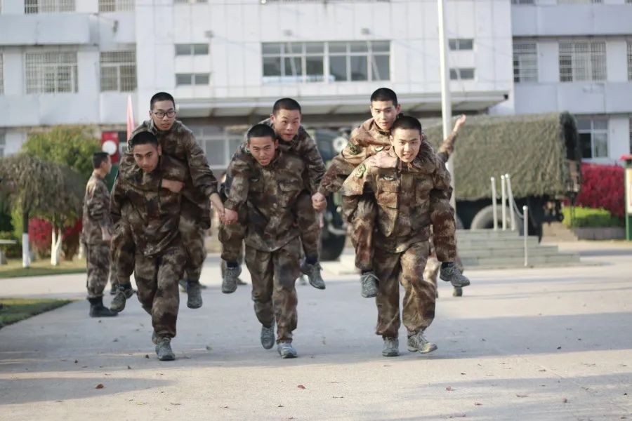 前线夜读|新兵连的迷彩记忆