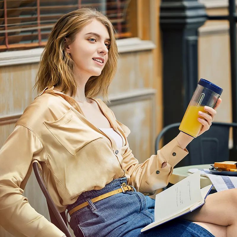 摩飞榨汁杯免费换新 (摩飞榨汁杯和气泡榨汁杯)