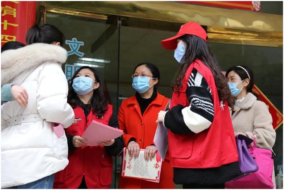 春风送暖见行动雷锋精神永传承,弘扬雷锋精神暖心服务基层行