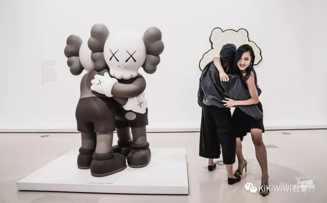 金秋澳洲行|被恶搞还求翻牌子？KAWS---一个被大牌「偏爱」的艺术家
