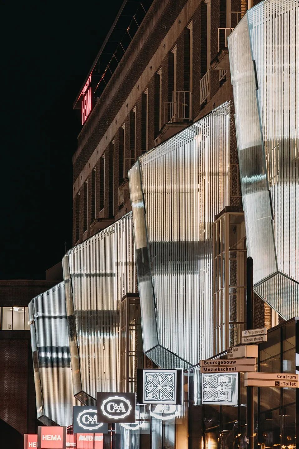 UNStudio新作|荷兰18Septemberplein大楼改造，悬浮于立面之上的发光盒子
