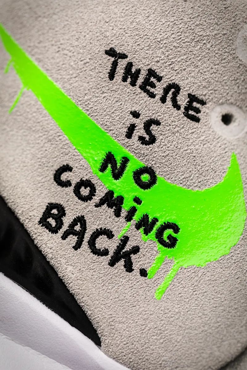 耐克新款亮眼,耐克夜光涂鸦测评