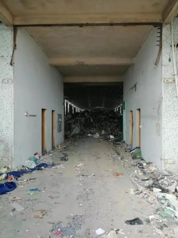 厂房被倾倒垃圾,厂房被2000吨垃圾霸占