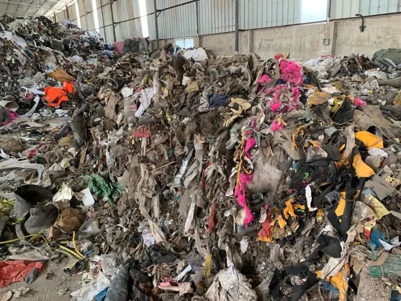 厂房被倾倒垃圾,厂房被2000吨垃圾霸占