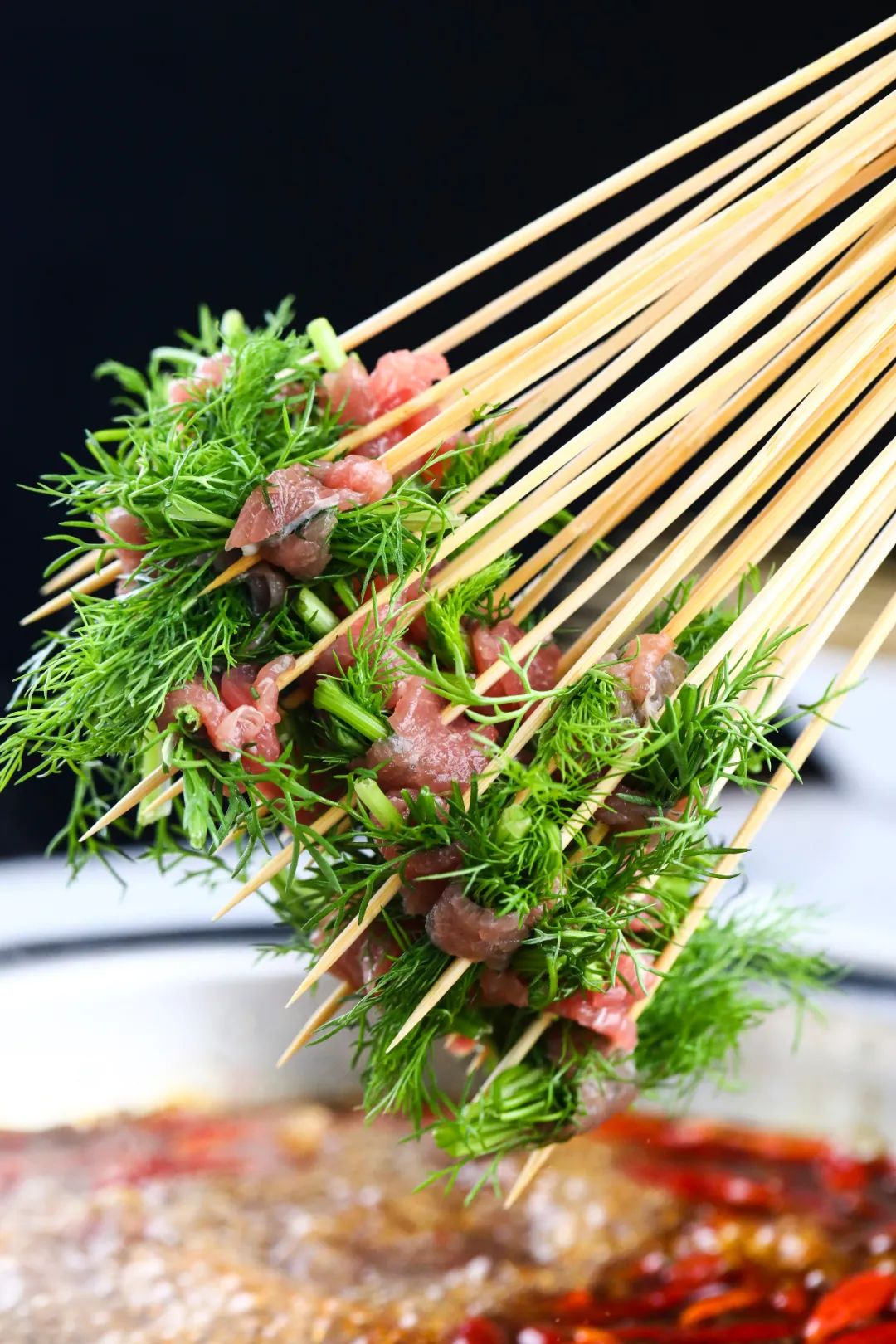 帝都惊现奇葩串串！神奇鸭肠会悬浮？！大牌口红用来吃...