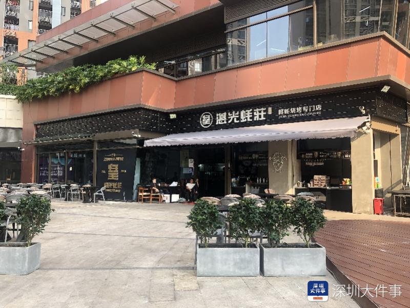 男子在餐厅用餐突然呕吐,50岁吃了生蚝上吐下泻是怎么回事