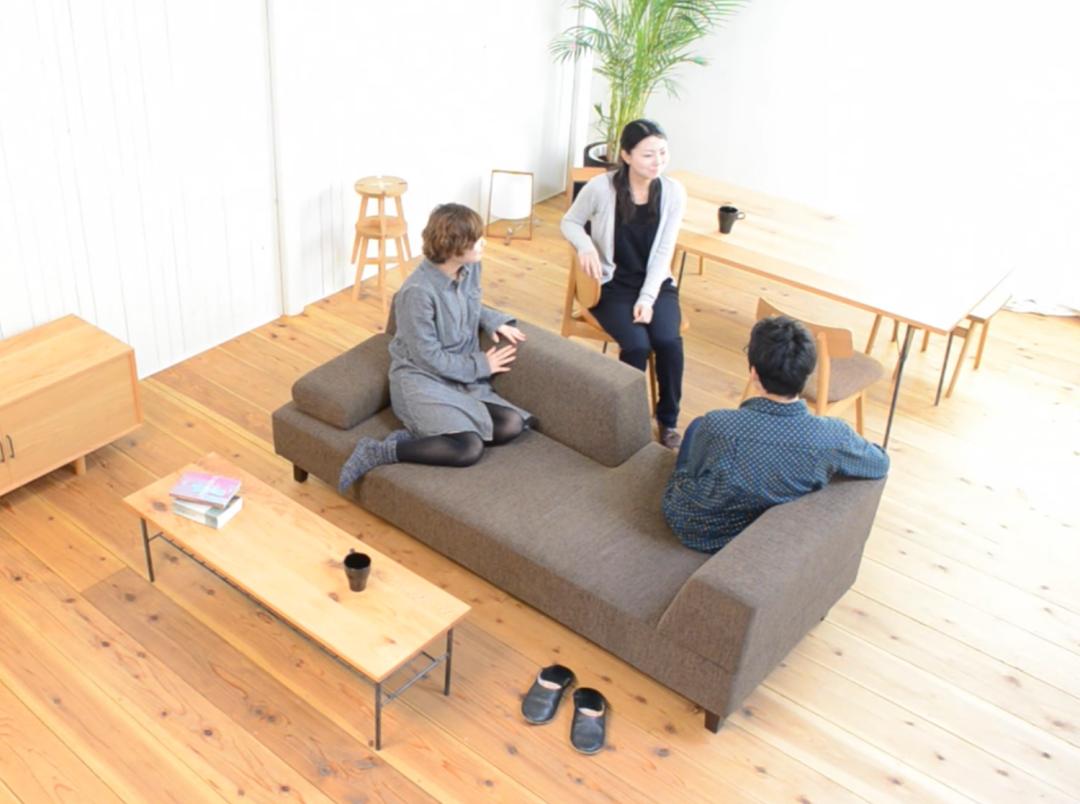 我用沙发把家里5口人分开后……家人感情反而升温了