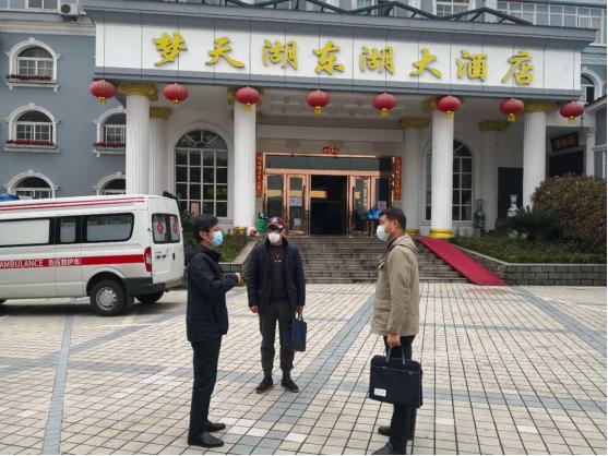 硬核小护姐表白汉警,援鄂医护表白民警