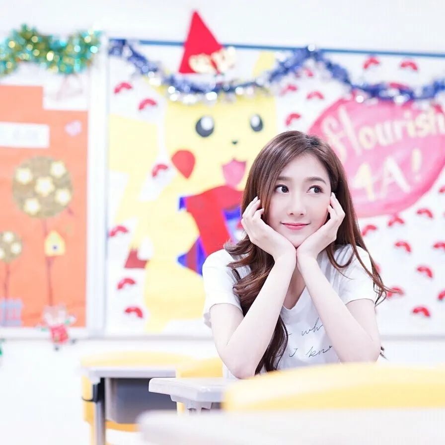 何依婷处女剧弹起，164唔够90斤！同届雷庄儿宜家做紧咩呢？