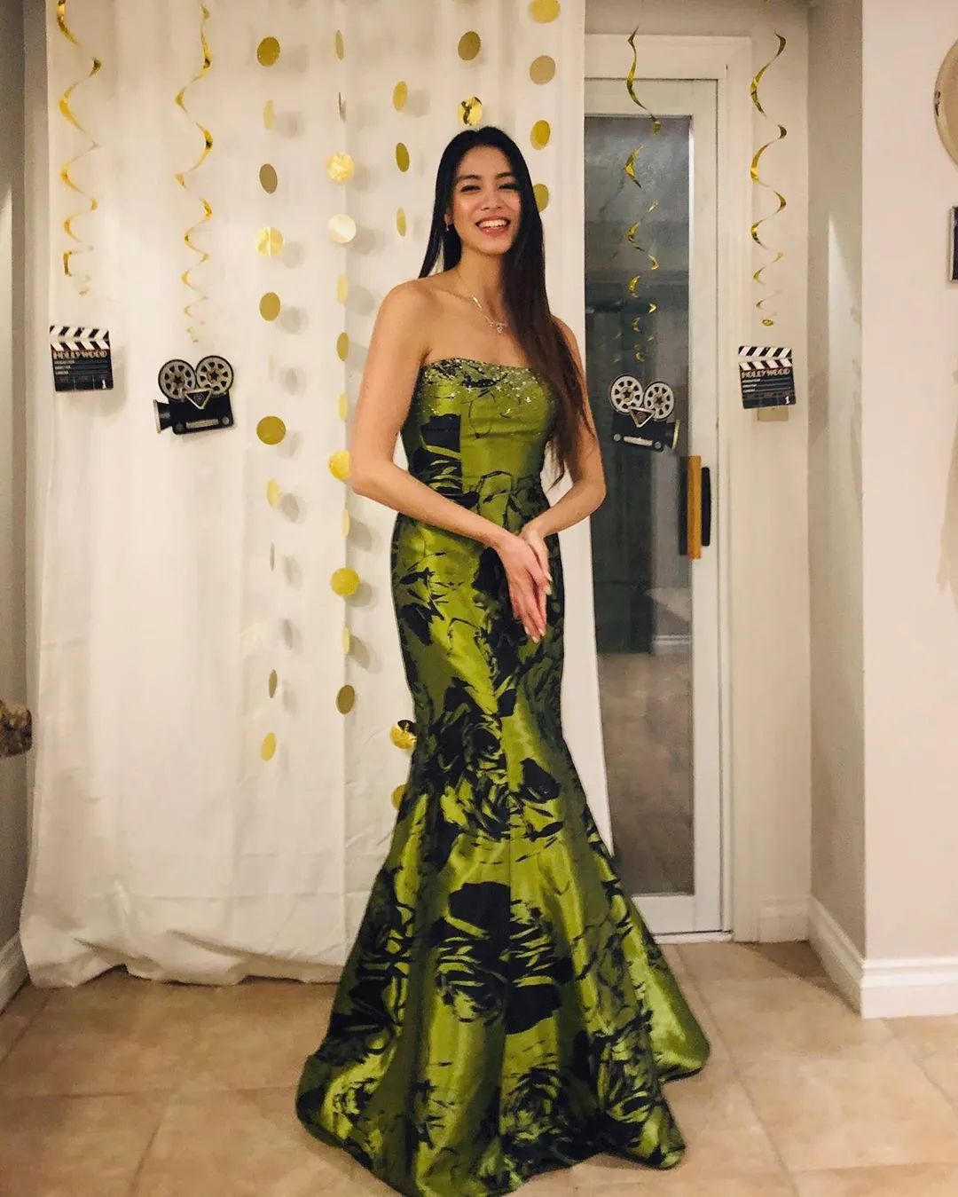 何依婷处女剧弹起，164唔够90斤！同届雷庄儿宜家做紧咩呢？