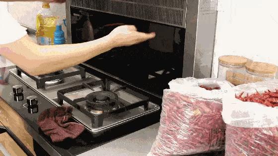 再也不怕衣服起皱了,发黄t恤清洗小窍门