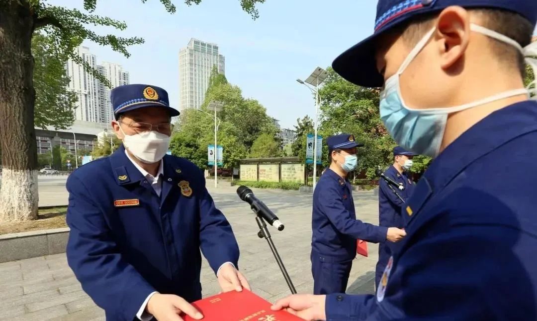 火焰蓝扛起一线防疫消杀大旗,援汉火焰蓝温暖硚口战疫