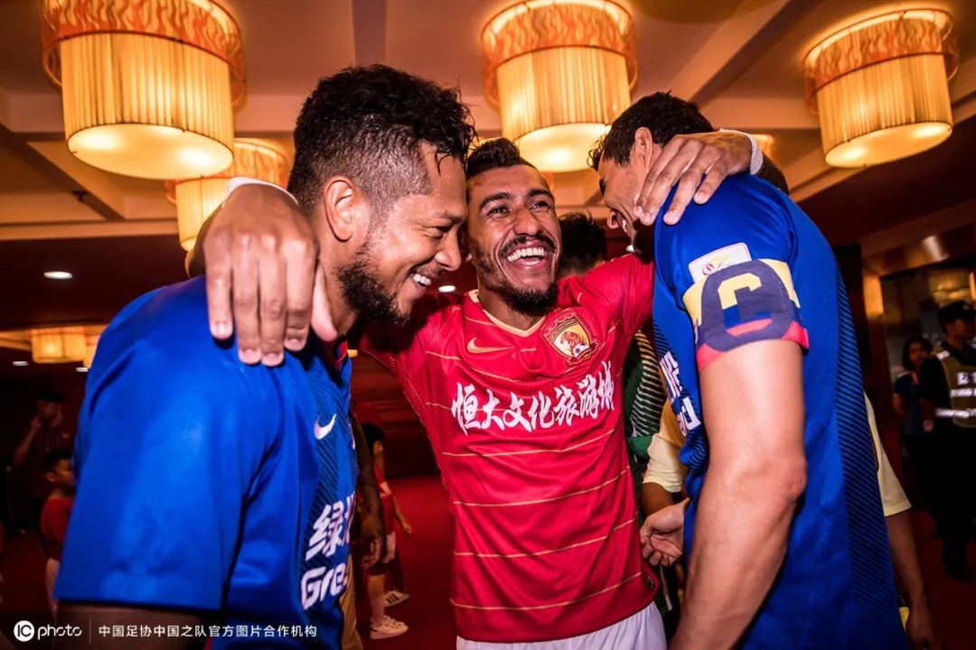 ICTalk｜拍摄一场国足比赛，我要按4000次快门