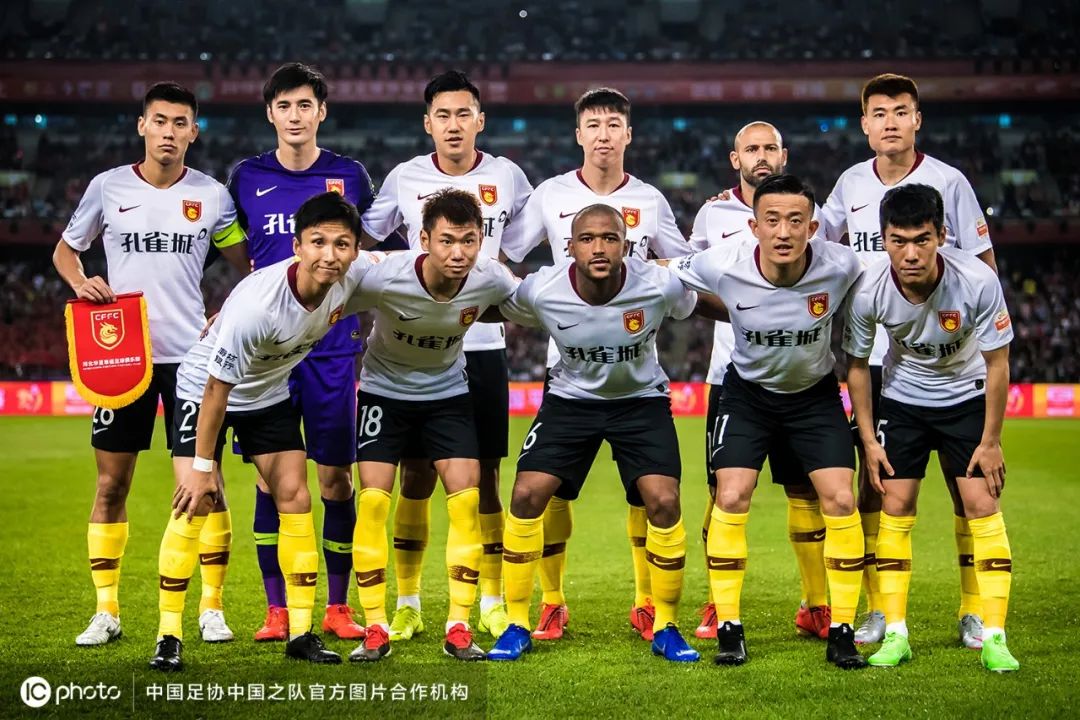 ICTalk｜拍摄一场国足比赛，我要按4000次快门