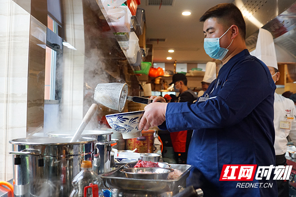 湖南米粉大PK！攸县烧汤粉、醴陵炒粉“食”分韵味