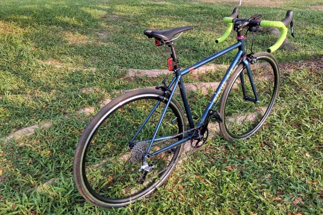 简单通勤的公路车,极简主义的公路车