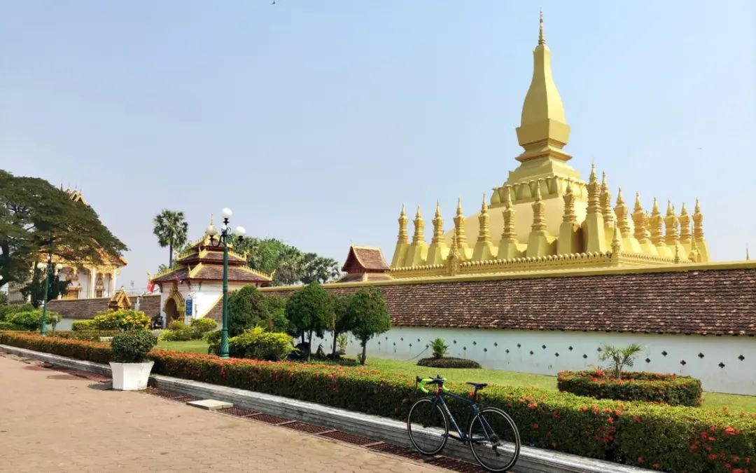 简单通勤的公路车,极简主义的公路车