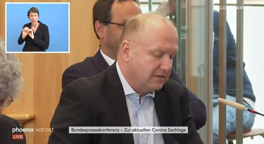 一盆冷水浇到透心凉,一盆凉水浇过去视频