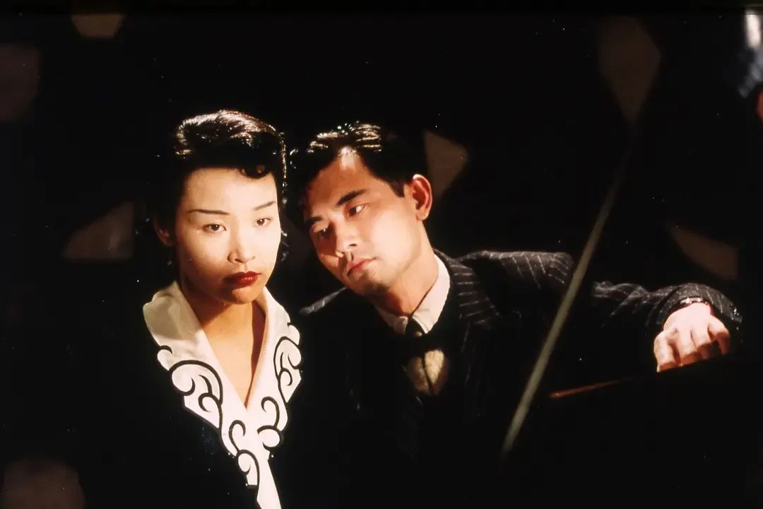 张爱玲的红玫瑰与白玫瑰经典语录,红玫瑰与白玫瑰张爱玲讲的是啥