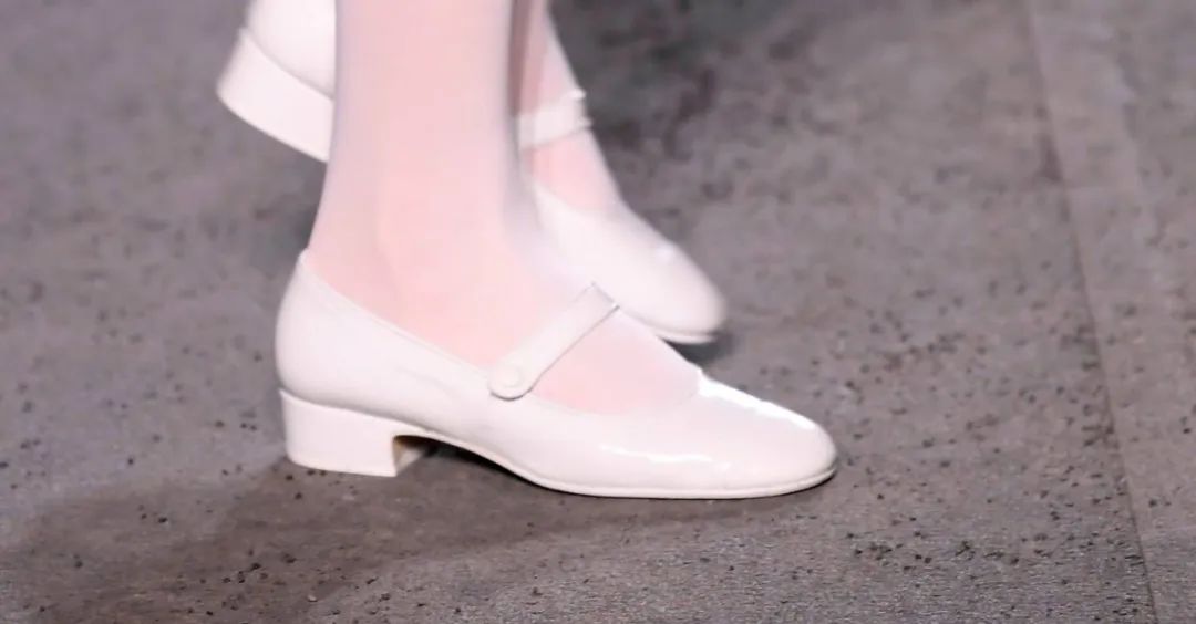 虽然拥有200双鞋，但我平时穿得最多的还是这双