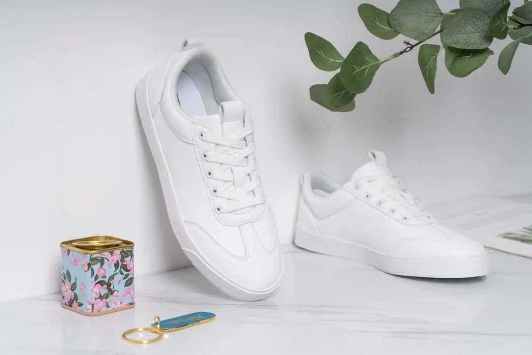 什么牌子小白鞋比较耐穿不累脚呢,小白鞋哪个款好穿舒服耐穿