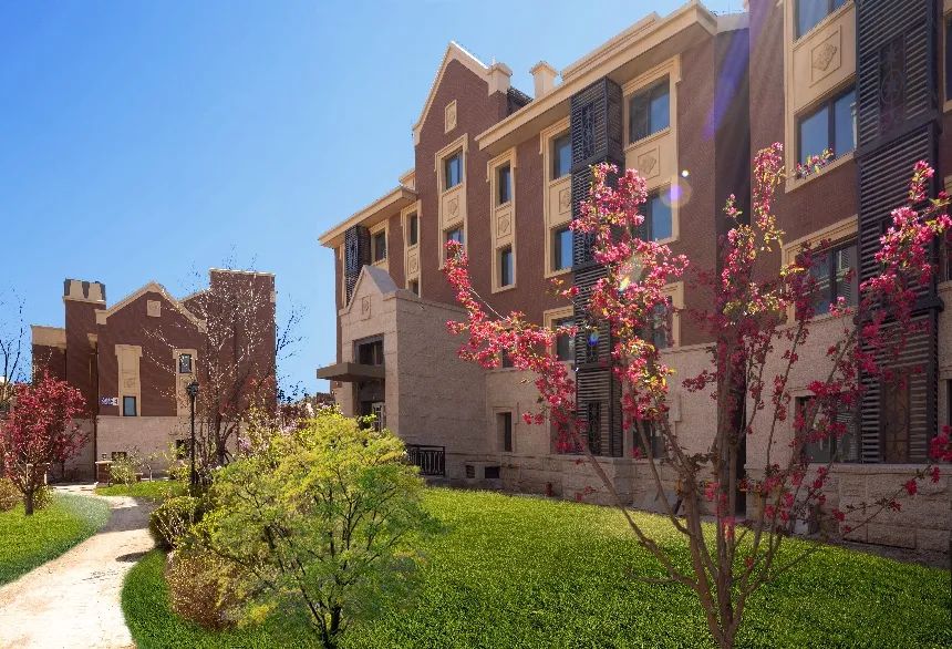 中骏*愉景城、中储城邦、金融街*听湖小镇、雍鑫*雍祥园以爱心为战疫勇士呈现“家品”