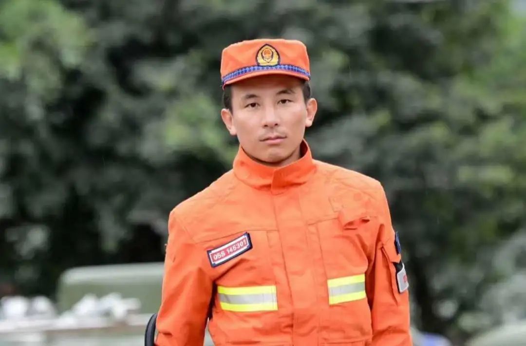 森林消防守护绿水青山,森林防火守护绿水青山绘画