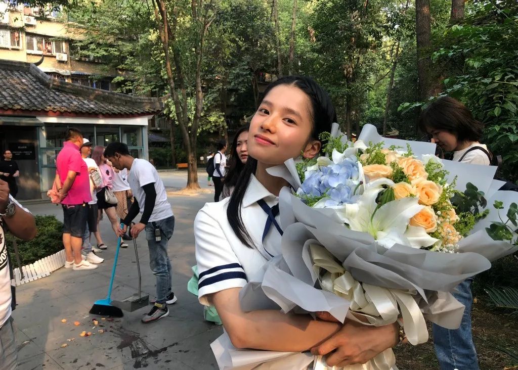 比起偶像恋爱，欺骗更令人伤心吧？