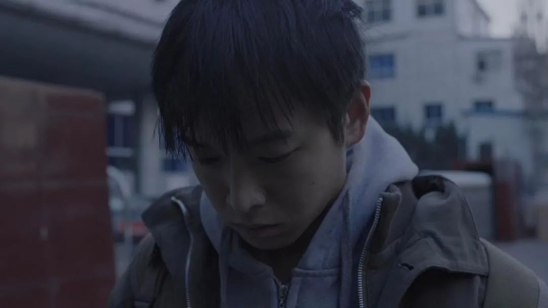 比起偶像恋爱，欺骗更令人伤心吧？