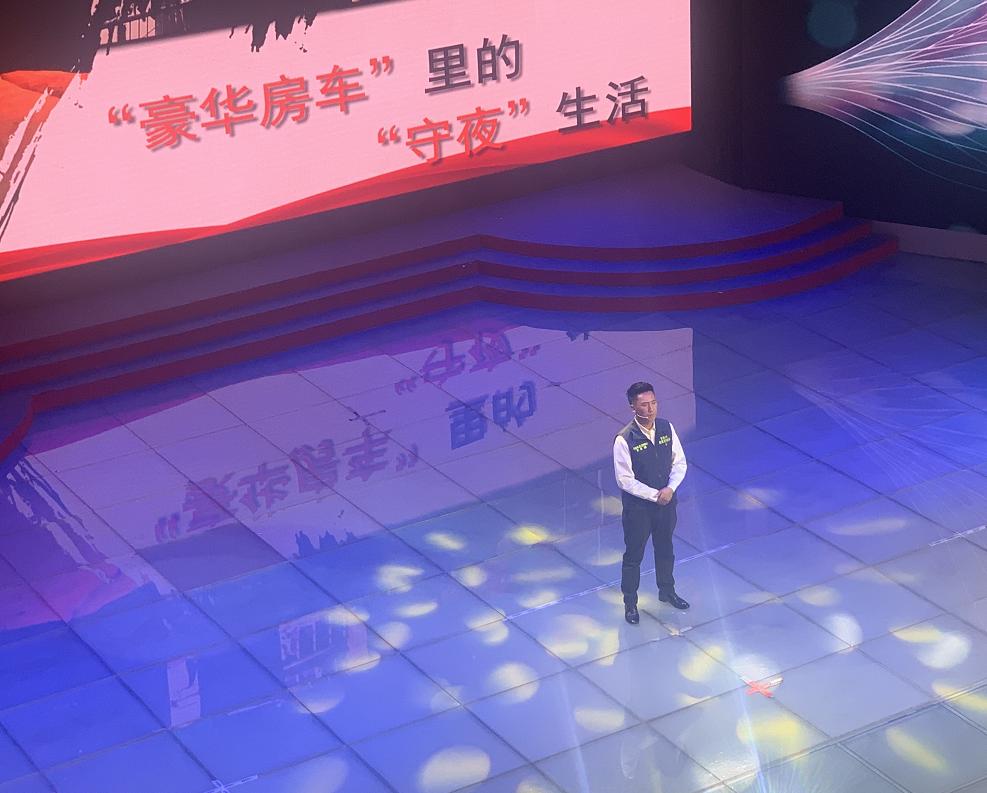 空无一人的台下，57万人流泪聆听~“逆行与坚守，甘孜战疫故事”完成录制