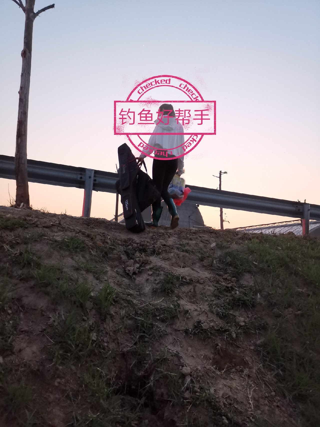 出钓带上媳妇：钓者心如水，伊人最浓情