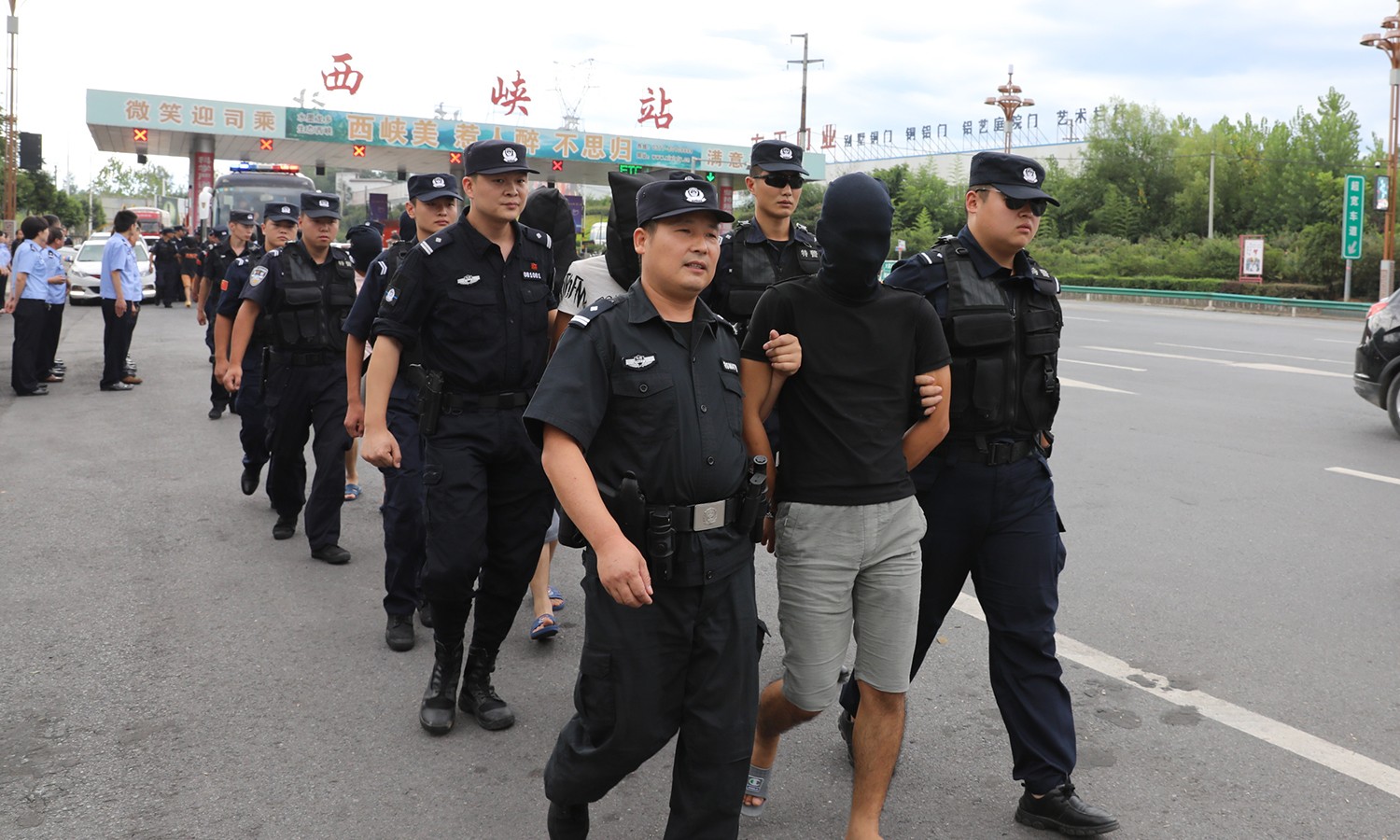 西峡县平安守护专项行动,公安提升群众安全感措施