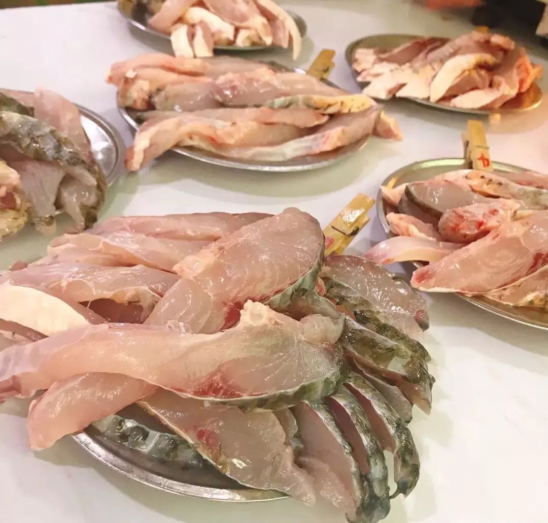 杭州凤起农贸市场的雪景酥鱼,凤起农贸市场李记酥鱼